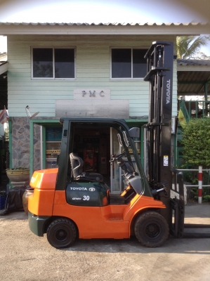 +++ ขายโฟล์คลิฟท์  TOYOTA 7FG30  ขนาด  3  ตัน  เครื่องยนต์เบนซิน แก๊ส  เสา  5  เมตร  เกียร์ออโตเมติค  งา 1,070  มม.  ยางตัน