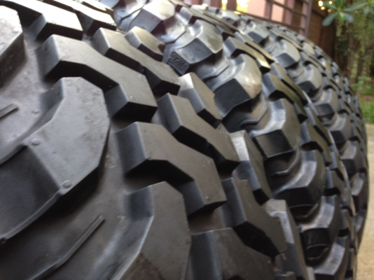 ยาง Mud BF goodrich 285 75 16 ดอกเต็มๆ ลุยได้อีกหลายปี พร้อมใช้งาน ราคาไม่แพง