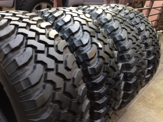 ยาง Mud BF goodrich 285 75 16 ดอกเต็มๆ ลุยได้อีกหลายปี พร้อมใช้งาน ราคาไม่แพง