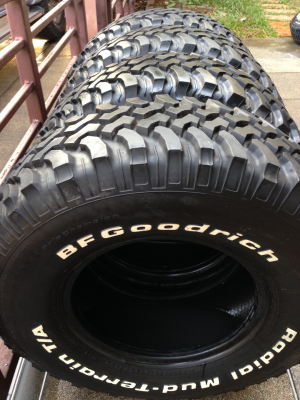 ยาง Mud BF goodrich 285 75 16 ดอกเต็มๆ ลุยได้อีกหลายปี พร้อมใช้งาน ราคาไม่แพง