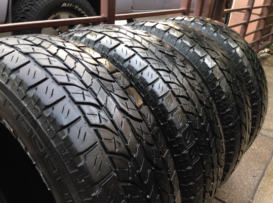 ยาง All Yokohama 235 75 15 ปลายปี13 ดอกเยอะ พร้อมใช้งาน ราคาไม่แพง