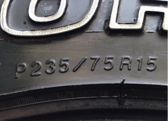 ยาง All Yokohama 235 75 15 ปลายปี13 ดอกเยอะ พร้อมใช้งาน ราคาไม่แพง