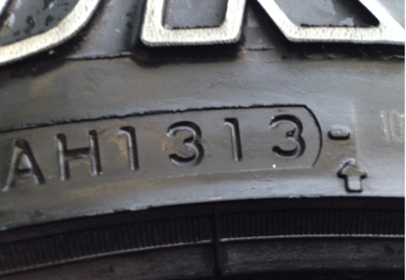 ยาง All Yokohama 235 75 15 ปลายปี13 ดอกเยอะ พร้อมใช้งาน ราคาไม่แพง