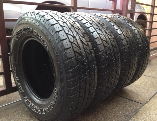 ยาง All Yokohama 235 75 15 ปลายปี13 ดอกเยอะ พร้อมใช้งาน ราคาไม่แพง