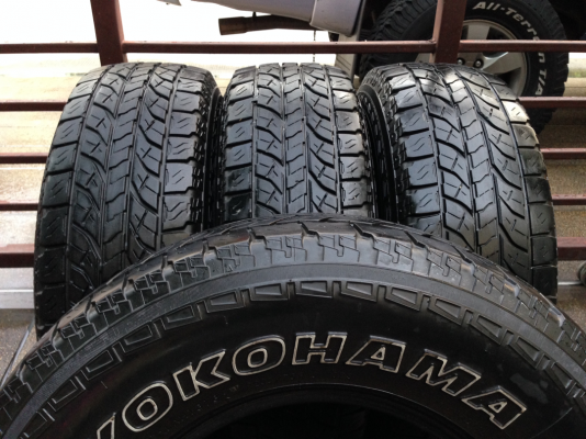 ยาง All Yokohama 235 75 15 ปลายปี13 ดอกเยอะ พร้อมใช้งาน ราคาไม่แพง