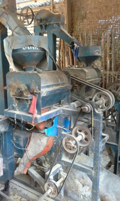 ขายด่วน เครื่องสีข้าวยนต์แสงไทย แบบ 2 หิน สภาพดีพร้อมสีข้าวได้เลยครับไม่มีปัญหา อุปกรณ์มีให้ครบพร้อม ราคาต่อรองได้ครับ