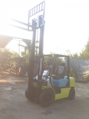 ขายรถโฟ๊คลิ๊ฟโคมัสสุ2.5ตัน รุ่น12 ยางใหม่ แบตใหม่ เครื่องใหม่อีซูซุC240 ดีเซลแน่นๆ เสา3เมตร ขายถูกมาก 150000 บาท