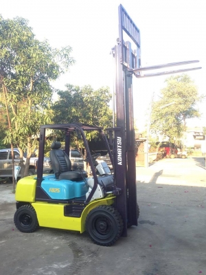 ขายรถโฟ๊คลิ๊ฟโคมัสสุ2.5ตัน รุ่น12 ยางใหม่ แบตใหม่ เครื่องใหม่อีซูซุC240 ดีเซลแน่นๆ เสา3เมตร ขายถูกมาก 150000 บาท