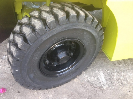 ขายรถโฟ๊คลิ๊ฟโคมัสสุ2.5ตัน รุ่น12 ยางใหม่ แบตใหม่ เครื่องใหม่อีซูซุC240 ดีเซลแน่นๆ เสา3เมตร ขายถูกมาก 150000 บาท