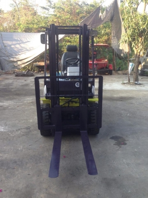 ขายรถโฟ๊คลิ๊ฟโคมัสสุ2.5ตัน รุ่น12 ยางใหม่ แบตใหม่ เครื่องใหม่อีซูซุC240 ดีเซลแน่นๆ เสา3เมตร ขายถูกมาก 150000 บาท