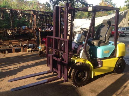 ขายรถโฟ๊คลิ๊ฟโคมัสสุ2.5ตัน รุ่น12 ยางใหม่ แบตใหม่ เครื่องใหม่อีซูซุC240 ดีเซลแน่นๆ เสา3เมตร ขายถูกมาก 150000 บาท