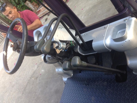 ขายรถโฟ๊คลิ๊ฟโคมัสสุ2.5ตัน รุ่น12 ยางใหม่ แบตใหม่ เครื่องใหม่อีซูซุC240 ดีเซลแน่นๆ เสา3เมตร ขายถูกมาก 150000 บาท