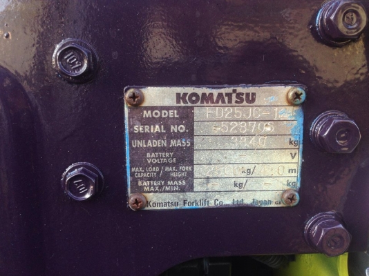 ขายรถโฟ๊คลิ๊ฟโคมัสสุ2.5ตัน รุ่น12 ยางใหม่ แบตใหม่ เครื่องใหม่อีซูซุC240 ดีเซลแน่นๆ เสา3เมตร ขายถูกมาก 150000 บาท