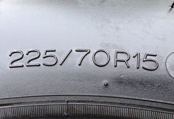 ยาง Michelin Latitude cross 225 70 15 ปี12 ดอกเต็ม พร้อมใช้งาน ราคาไม่แพง