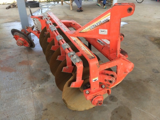 ขายด่วนL4708 รถปี56 เล่่่่่่่่่่่่่่่่่่่่่่่่่่่่่่มพร้อมรถสวยสีเดิม 800 กว่าชั่วโมง ผานหน้า+ผานหลัง  สนใจ 084-5486359 สุชาติ,088-8831878  รถอยู่ จ. สุรินทร์ . อ สนม