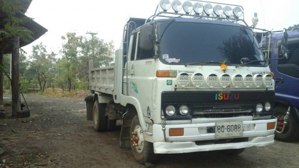 รถหกล้อ JCM สวย เครื่อง175 คันซีFRR120  แอร์พาวเวอร์สวยพร้อมใช้