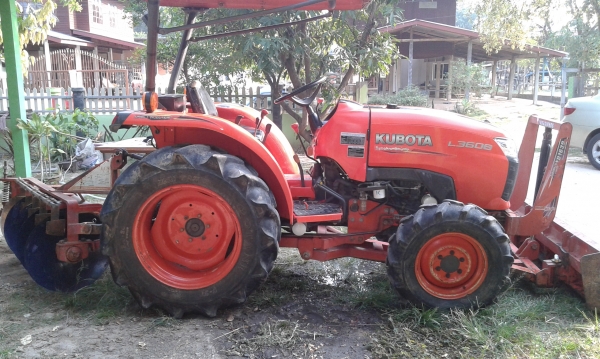 ขายรถไถคูโบต้า รุ่นL36 ปี 53 สภาพดีพร้อมใช้ อุปกรณ์ 4 ชิ้น  ใบมีดหน้า ผาน 5   โรตารี่  คาด  ราคาต่อรองได้