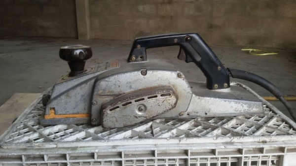 ลดราคาขาย กบไฟฟ้า Makita 1804N  เหลือ 4000