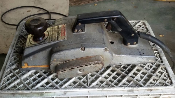 ลดราคาขาย กบไฟฟ้า Makita 1804N  เหลือ 4000