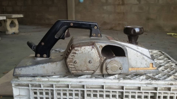 ลดราคาขาย กบไฟฟ้า Makita 1804N  เหลือ 4000