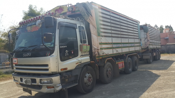 ขายรถพ่วง 24 ล้อ แม่-ลูก กระบะเนียมคอกเกษตรดั้ม อู่.ซุ้นชัย ISUZU จิก้า เครื่อง.6WA1-360 แรง เกียร์อีตั้น รถใช้งานอยู่ ราคา.1650000 สนรถสวยรีบจองด่วน