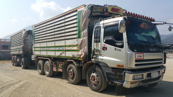 ขายรถพ่วง 24 ล้อ แม่-ลูก กระบะเนียมคอกเกษตรดั้ม อู่.ซุ้นชัย ISUZU จิก้า เครื่อง.6WA1-360 แรง เกียร์อีตั้น รถใช้งานอยู่ ราคา.1650000 สนรถสวยรีบจองด่วน