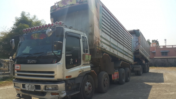 ขายรถพ่วง 24 ล้อ แม่-ลูก กระบะเนียมคอกเกษตรดั้ม อู่.ซุ้นชัย ISUZU จิก้า เครื่อง.6WA1-360 แรง เกียร์อีตั้น รถใช้งานอยู่ ราคา.1650000 สนรถสวยรีบจองด่วน