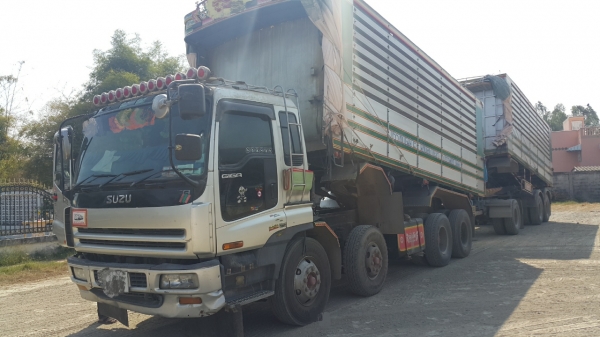 ขายรถพ่วง 24 ล้อ แม่-ลูก กระบะเนียมคอกเกษตรดั้ม อู่.ซุ้นชัย ISUZU จิก้า เครื่อง.6WA1-360 แรง เกียร์อีตั้น รถใช้งานอยู่ ราคา.1650000 สนรถสวยรีบจองด่วน