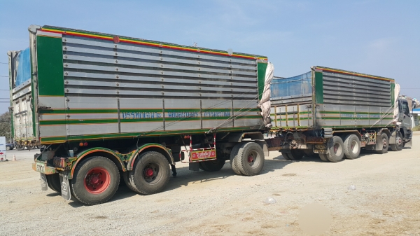 ขายรถพ่วง 24 ล้อ แม่-ลูก กระบะเนียมคอกเกษตรดั้ม อู่.ซุ้นชัย ISUZU จิก้า เครื่อง.6WA1-360 แรง เกียร์อีตั้น รถใช้งานอยู่ ราคา.1650000 สนรถสวยรีบจองด่วน