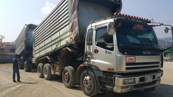 ขายรถพ่วง 24 ล้อ แม่-ลูก กระบะเนียมคอกเกษตรดั้ม อู่.ซุ้นชัย ISUZU จิก้า เครื่อง.6WA1-360 แรง เกียร์อีตั้น รถใช้งานอยู่ ราคา.1650000 สนรถสวยรีบจองด่วน