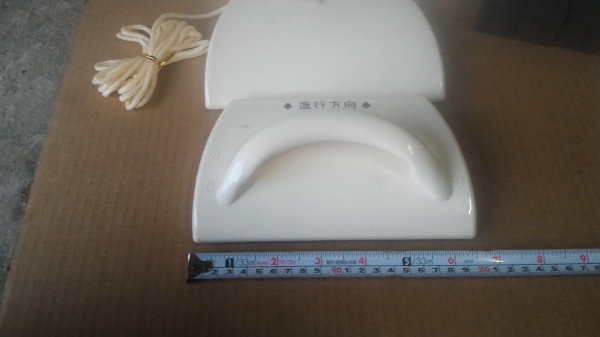 อุปกรณ์เช็ดทำความสะอาดกระจกแบบดูดติดกันสองตัวด้านในด้านนอก โดยที่ผู้เช็ดอยู่ในตัวอาคารไม่ต้องไปนอกอาคาร