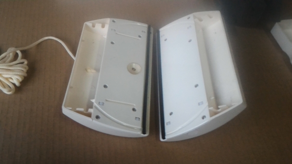 อุปกรณ์เช็ดทำความสะอาดกระจกแบบดูดติดกันสองตัวด้านในด้านนอก โดยที่ผู้เช็ดอยู่ในตัวอาคารไม่ต้องไปนอกอาคาร