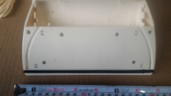 อุปกรณ์เช็ดทำความสะอาดกระจกแบบดูดติดกันสองตัวด้านในด้านนอก โดยที่ผู้เช็ดอยู่ในตัวอาคารไม่ต้องไปนอกอาคาร