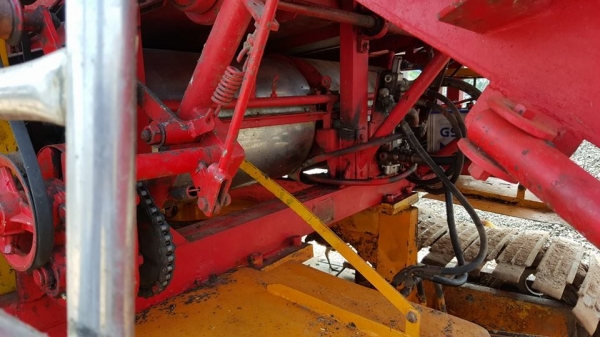 ขายรถเกี่ยวข้าว เกษตรพัฒนา เจ้าช้างไวไฟ49 เครื่องมิตซู6D17 ช่วงล่าง12 สีเดิม เครื่องแน่น สภาพสวยเดิม