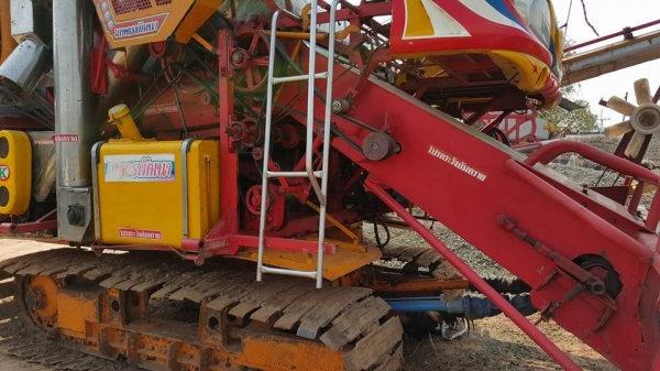 ขายรถเกี่ยวข้าว เกษตรพัฒนา เจ้าช้างไวไฟ49 เครื่องมิตซู6D17 ช่วงล่าง12 สีเดิม เครื่องแน่น สภาพสวยเดิม ขายรถเกี่ยวข้าว เกษตรพัฒนา เจ้าช้างไวไฟ49 เครื่องมิตซู6D17 ช่วงล่าง12 สีเดิม เครื่องแน่น สภาพสวยเดิม