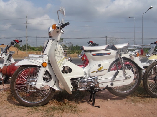 ขาย C 70 เครื่องดรีม งานใหม่สีสวย ทะเบียนพร้อมชุดโอน