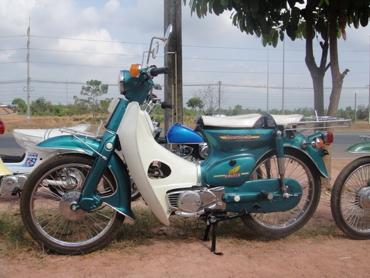 ขาย C 70 เครื่องดรีม งานใหม่สีสวย ทะเบียนพร้อมชุดโอน