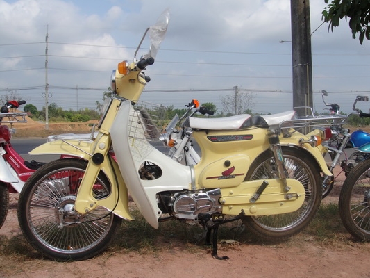 ขาย C 70 เครื่องดรีม งานใหม่สีสวย ทะเบียนพร้อมชุดโอน