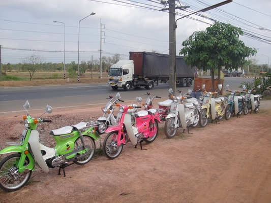 ขาย C 70 เครื่องดรีม งานใหม่สีสวย ทะเบียนพร้อมชุดโอน