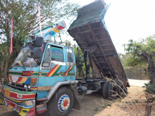 ขายรถ10ล้ออีซูซุร็อก ดั้มพื้นเรียบ เครื่อง180แรงม้า สภาพสวยพร้อมใช้