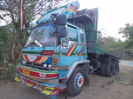 ขายรถ10ล้ออีซูซุร็อก ดั้มพื้นเรียบ เครื่อง180แรงม้า สภาพสวยพร้อมใช้