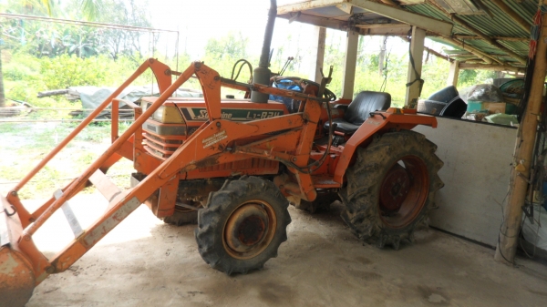 ขายรถไถ KUBOTA L-1 24R อุปกรณ์ผาน5 ที่ตัดหญ้า แขนตัก