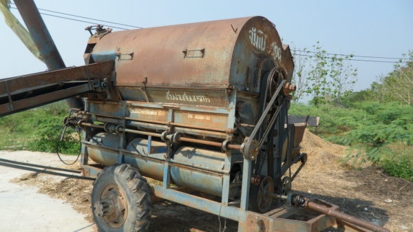 ขายเครื่องโม่ข้าวโพดไทยเส็งยนต์รู่นไร้  พ.ศ  8000  มีลิฟ และ ท่อส่งสาน
