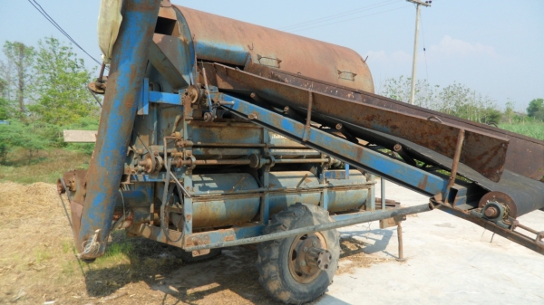 ขายเครื่องโม่ข้าวโพดไทยเส็งยนต์รู่นไร้  พ.ศ  8000  มีลิฟ และ ท่อส่งสาน