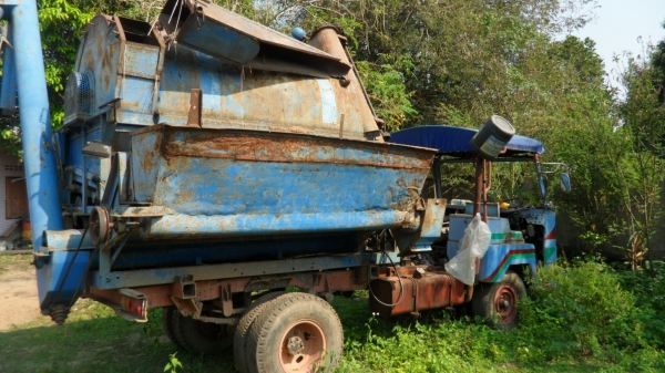 ขายรถ6ล้อติดเครื่องโม่ข้าวโพด ไทยเส็งยนต์ รุ้นไร้ พ.ศ. จับโบ้ 8000 เครื่อน HINO 6 สูบคัซซี BU-3000 6ล้อ