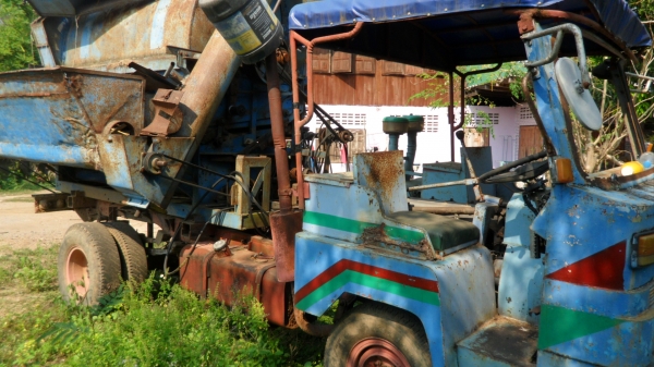 ขายรถ6ล้อติดเครื่องโม่ข้าวโพด ไทยเส็งยนต์ รุ้นไร้ พ.ศ. จับโบ้ 8000 เครื่อน HINO 6 สูบคัซซี BU-3000 6ล้อ