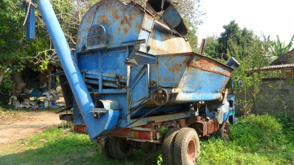 ขายรถ6ล้อติดเครื่องโม่ข้าวโพด ไทยเส็งยนต์ รุ้นไร้ พ.ศ. จับโบ้ 8000 เครื่อน HINO 6 สูบคัซซี BU-3000 6ล้อ