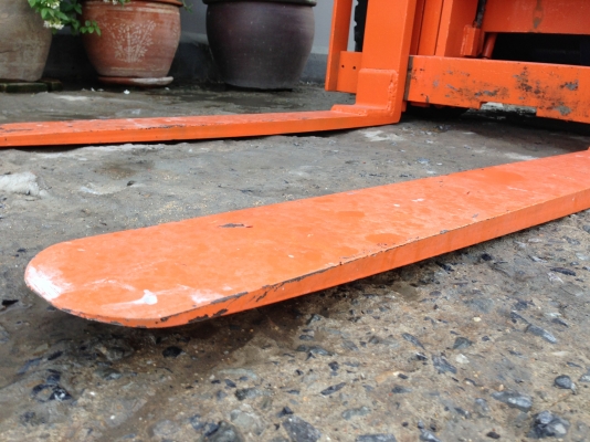 ขายโฟล์คลิฟท์ ขนาด 2 ตัน ยี่ห้อTOYOTA รุ่น 5FD20  เสา 3 เมตร เครื่องดีเชล เกียร์ธรรมดา เสาสูง 3 เมตร  งายาวมาตรฐาน ยางตัน เครื่องยนต์ 1DZ เครื่องตัวใหม่ของ TOYOTA รุ่น5 เครื่องเดิมๆ แน่นมากๆ สตาร์ทติดงาน ไมีมีควัน เครื่องแห้งสนิท ไม่มีรั่วซึม   ปั๊มไฮดรอล