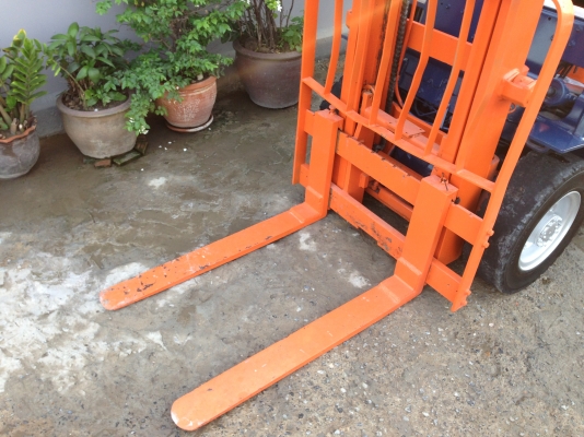 ขายโฟล์คลิฟท์ ขนาด 2 ตัน ยี่ห้อTOYOTA รุ่น 5FD20  เสา 3 เมตร เครื่องดีเชล เกียร์ธรรมดา เสาสูง 3 เมตร  งายาวมาตรฐาน ยางตัน เครื่องยนต์ 1DZ เครื่องตัวใหม่ของ TOYOTA รุ่น5 เครื่องเดิมๆ แน่นมากๆ สตาร์ทติดงาน ไมีมีควัน เครื่องแห้งสนิท ไม่มีรั่วซึม   ปั๊มไฮดรอล