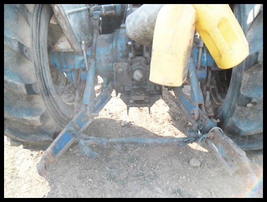 รถไถฟอร์ด 77 มีอุปกรณ์ 4 ชุด สภาพดี สวยมาก